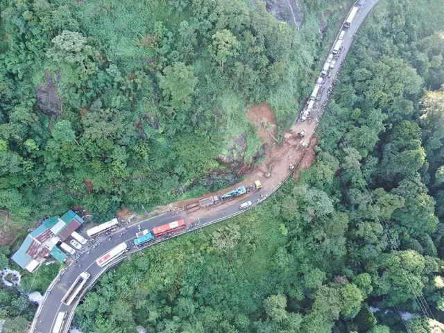 Đèo Bảo Lộc Nhìn Từ Trên Cao Đèo Bảo Lộc Nhìn Từ Trên Cao