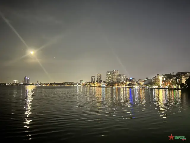 Hình Ảnh Hồ Tây Về Đêm