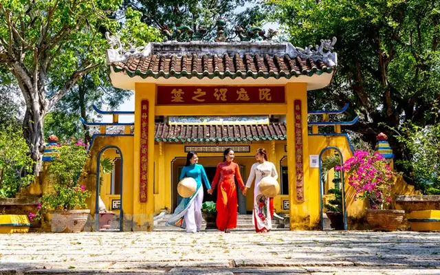 Lăng Mộ Cụ Nguyễn Đình Chiểu Lăng Mộ Cụ Nguyễn Đình Chiểu
