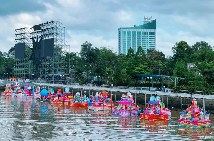 Ngày Hội Du Lịch Đêm Hoa Đăng Ninh Kiều Ngày Hội Du Lịch Đêm Hoa Đăng Ninh Kiều