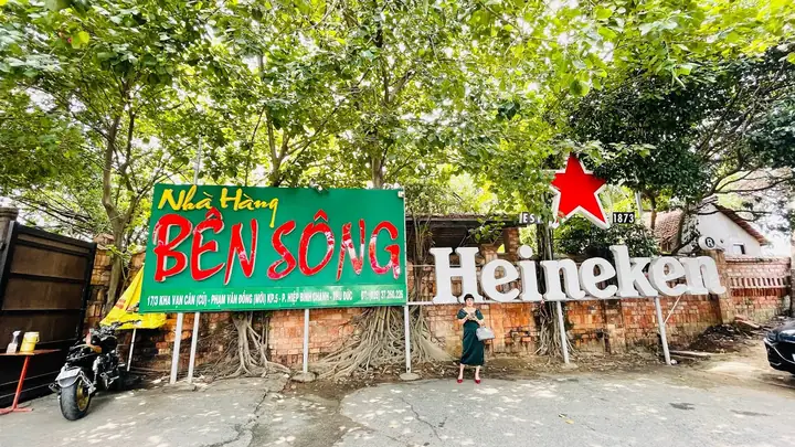 Nhà Hàng Bên Sông Kha Vạn Cân Nhà Hàng Bên Sông Kha Vạn Cân