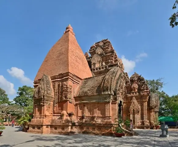 Tháp Bà Ponagar Giờ Mở Cửa